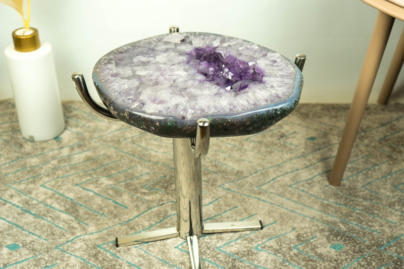 Amethyst mit blau gebändertem Achat-Beistelltisch auf handgefertigtem Inox-Sockel