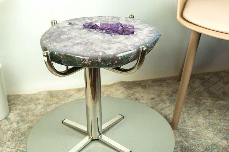 Amethyst mit blau gebändertem Achat-Beistelltisch auf handgefertigtem Inox-Sockel
