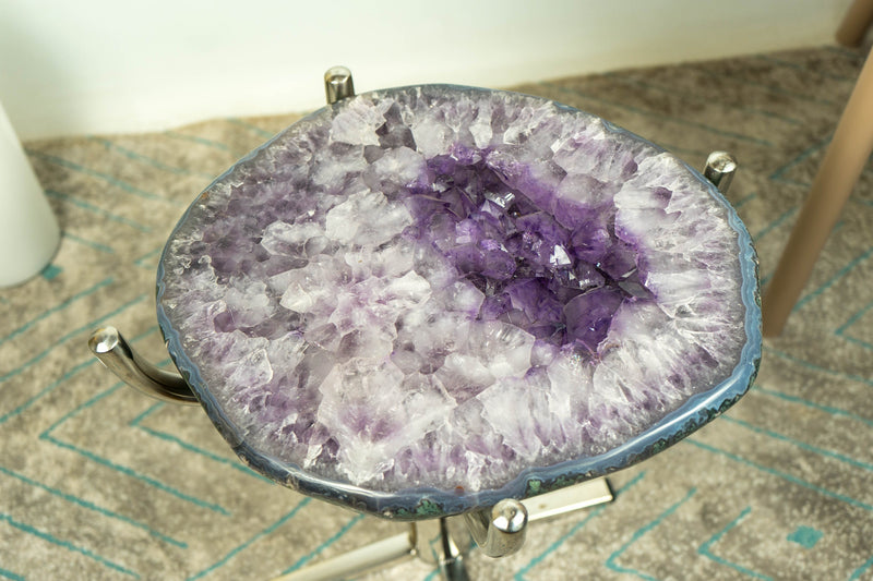 Amethyst mit blau gebändertem Achat-Beistelltisch auf handgefertigtem Inox-Sockel