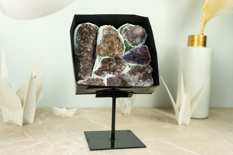 Flache Schachtel mit seltenen Galaxy Druzy Amethyst Kristallclustern, Großhandelsposten - 8 Cluster