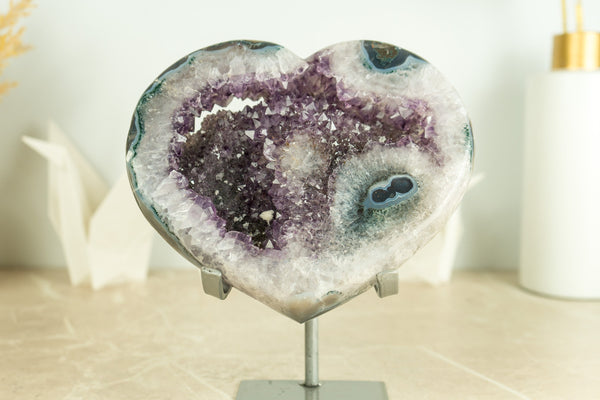 Seltenes Achatherz mit glänzendem, tiefviolettem Amethyst-Druzy