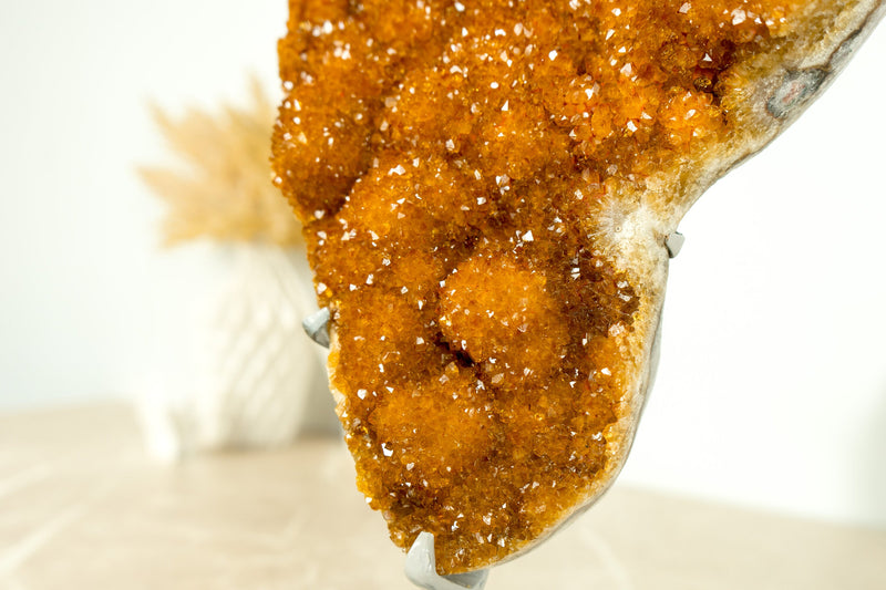 Tieforange Citrin mit Stalaktitenblüte und Cognac-Orange Citrin Druzy
