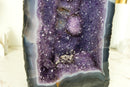 Hohe Kathedrale aus Spitzenachat-Geode mit lavendel-violettem Galaxie-Amethyst und Blumenrosette