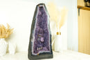 Hohe Kathedrale aus Spitzenachat-Geode mit lavendel-violettem Galaxie-Amethyst und Blumenrosette