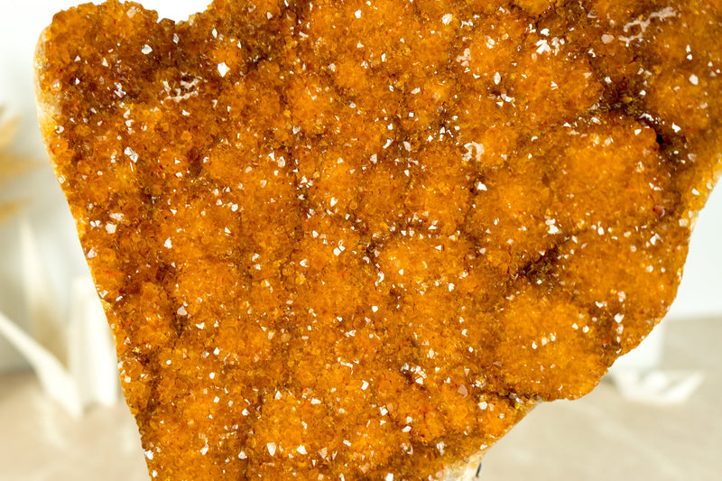 Tieforange Citrin mit Stalaktitenblüte und Cognac-Orange Citrin Druzy