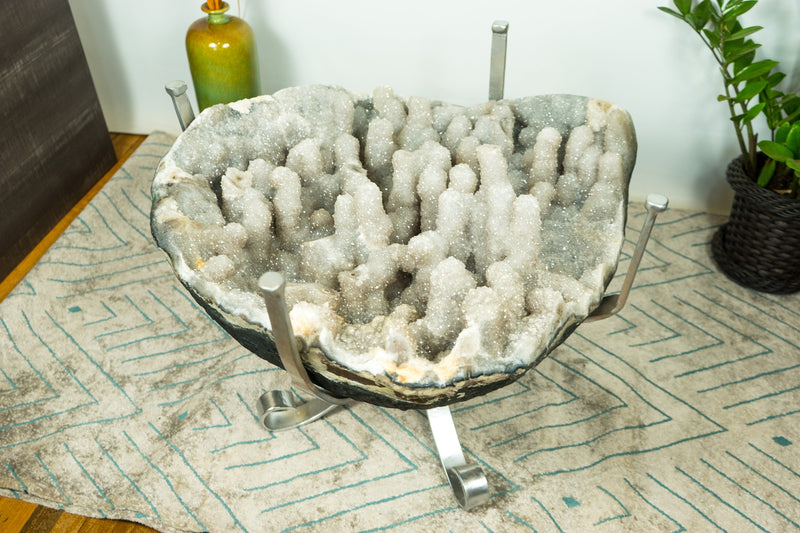 Seltener Couchtisch mit Stalaktit-Amethyst-Geode, handgefertigtem Sockel und extragroßem Amethyst-Kristall-Stalaktit