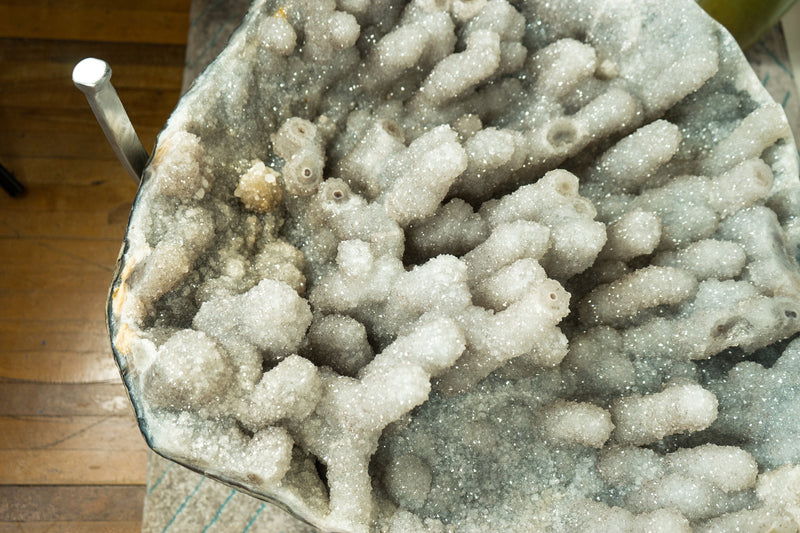 Seltener Couchtisch mit Stalaktit-Amethyst-Geode, handgefertigtem Sockel und extragroßem Amethyst-Kristall-Stalaktit
