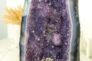 Hohe Kathedrale aus Spitzenachat-Geode mit lavendel-violettem Galaxie-Amethyst und Blumenrosette