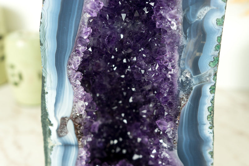 Wunderschöner blauer Spitzenachat mit tiefvioletter Amethystgeode