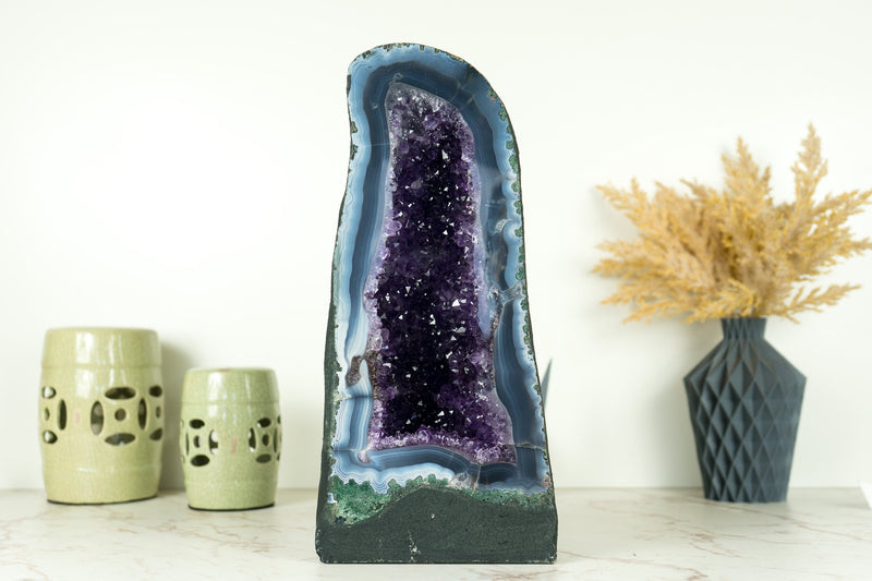 Buch-Matching-Paar seltener weißer und blauer Spitzenachate mit dunkelvioletten Amethyst-Geoden