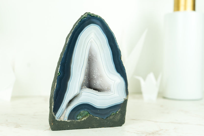 Wunderschöne blaue und weiße Spitze Achat Geode mit weißen Galaxy Druzy
