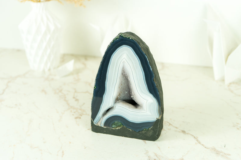 Wunderschöne blaue und weiße Spitze Achat Geode mit weißen Galaxy Druzy