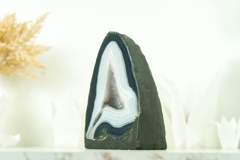 Wunderschöne blaue und weiße Spitze Achat Geode mit weißen Galaxy Druzy