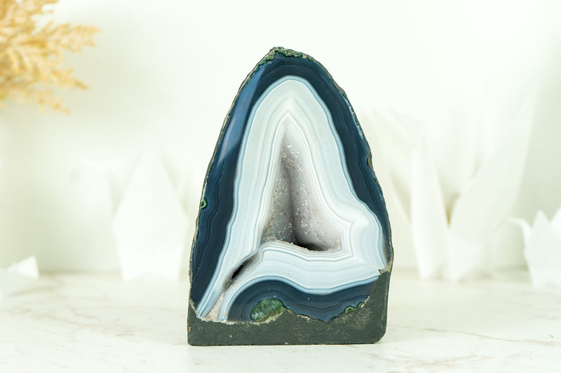 Wunderschöne blaue und weiße Spitze Achat Geode mit weißen Galaxy Druzy