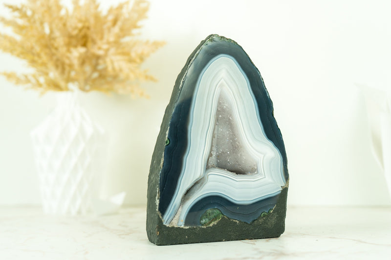 Wunderschöne blaue und weiße Spitze Achat Geode mit weißen Galaxy Druzy