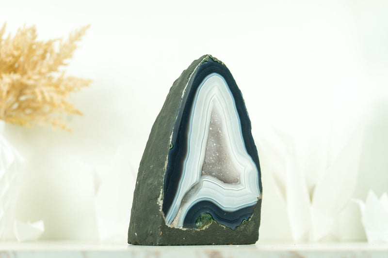 Wunderschöne blaue und weiße Spitze Achat Geode mit weißen Galaxy Druzy