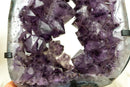 Seltene Amethyst-Krone-Geodenscheibe mit großem funkelndem Amethyst-Druzy auf einem drehbaren Ständer