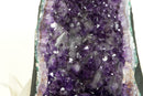 Große, tiefviolette Amethyst-Kristallgeode-Kathedrale, mit seltenem Amethyst-Drusenstein