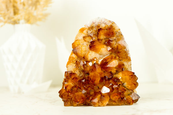 Citrin-Kristallcluster mit AAA-goldorangefarbenem Citrin-Drusen, freistehend