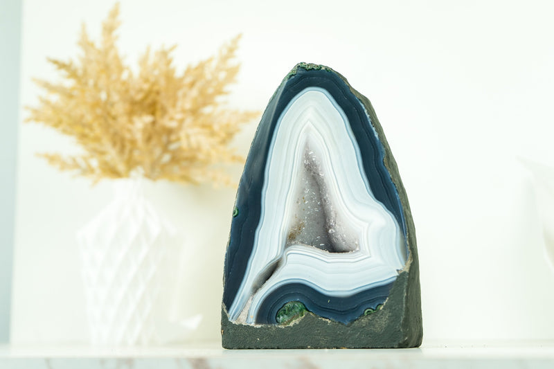 Wunderschöne blaue und weiße Spitze Achat Geode mit weißen Galaxy Druzy