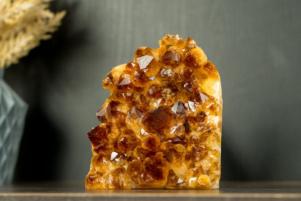 AAA-Citrin-Cluster mit Madeira-Citrin-Druse, freistehend