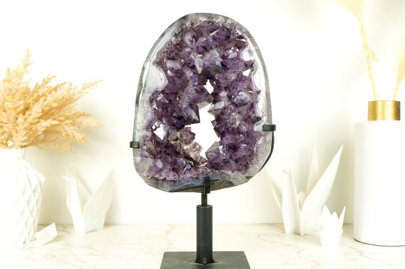 Seltene Amethyst-Krone-Geodenscheibe mit großem funkelndem Amethyst-Druzy auf einem drehbaren Ständer
