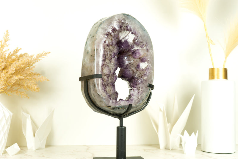 Seltene Amethyst-Krone-Geodenscheibe mit großem funkelndem Amethyst-Druzy auf einem drehbaren Ständer