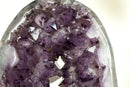 Seltene Amethyst-Krone-Geodenscheibe mit großem funkelndem Amethyst-Druzy auf einem drehbaren Ständer