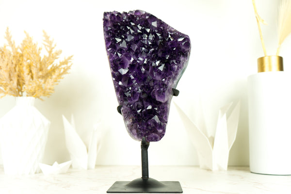Dunkler, gesättigter Amethyst-Cluster mit dunkelviolettem AAA-Amethyst