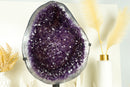 Spektakulärer großer Amethyst-Geodencluster mit violettem Galaxie-Drusenstein und poliertem Achatrand