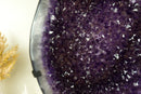 Spektakulärer großer Amethyst-Geodencluster mit violettem Galaxie-Drusenstein und poliertem Achatrand