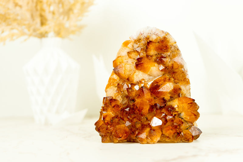 Citrin-Kristallcluster mit AAA-goldorangefarbenem Citrin-Drusen, freistehend