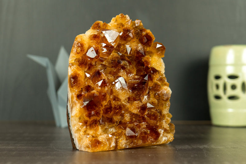 AAA-Citrin-Cluster mit Madeira-Citrin-Druse, freistehend