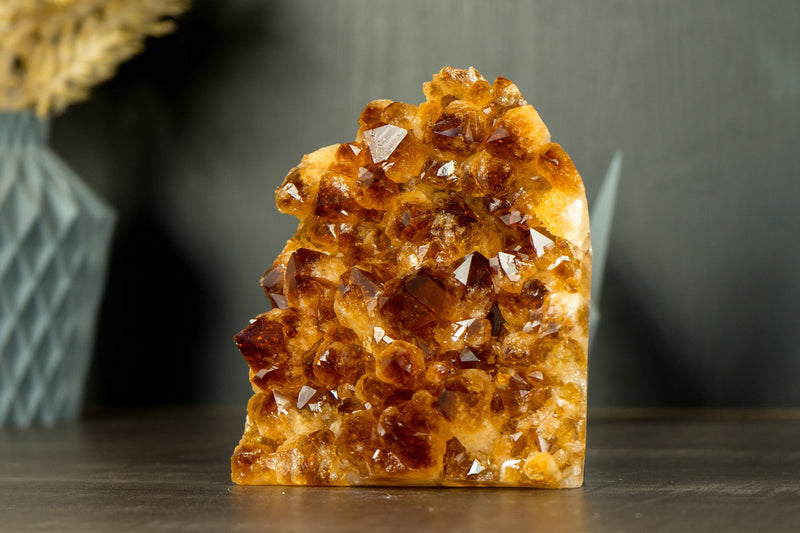 AAA-Citrin-Cluster mit Madeira-Citrin-Druse, freistehend