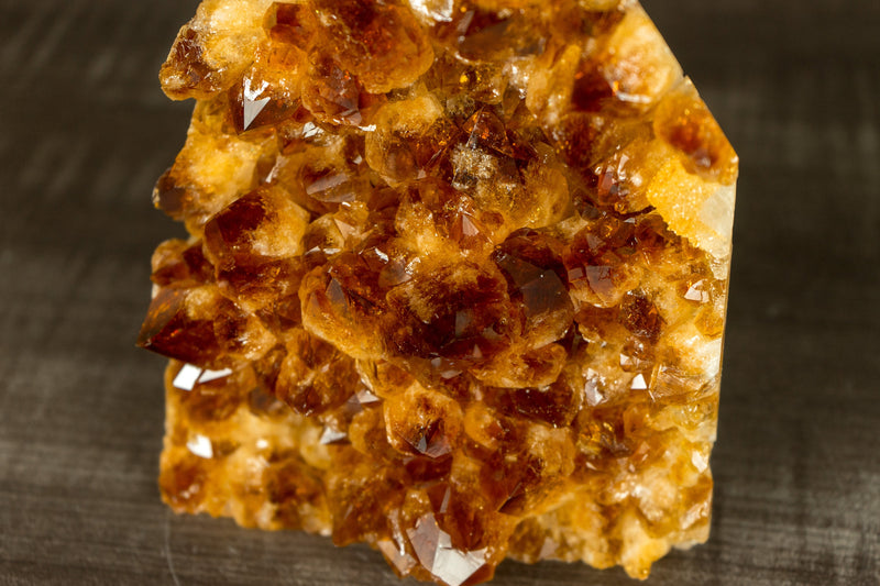AAA-Citrin-Cluster mit Madeira-Citrin-Druse, freistehend