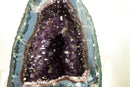 Natürliche blau gebänderte Achat-Geode mit seltener tiefvioletter Amethyst-Krone