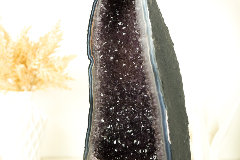 Natürliche blaue Spitzenachat-Geode mit funkelndem Lavendel-Amethyst