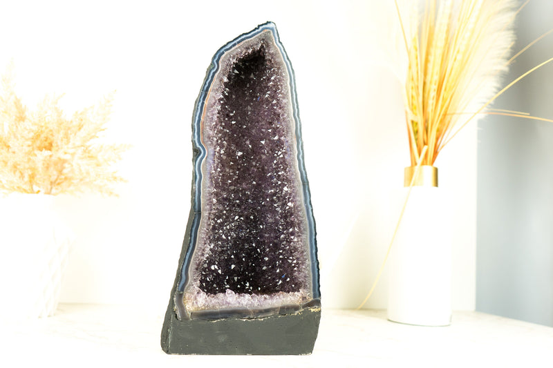 Natürliche blaue Spitzenachat-Geode mit funkelndem Lavendel-Amethyst