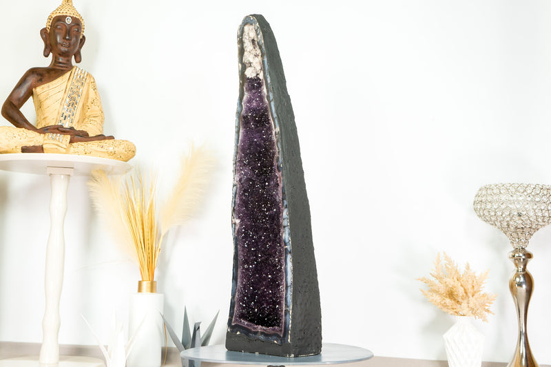 Fantastische Amethyst-Kathedralgeode, mit Spitzenachat, violettem Amethyst und Calcit, große und hohe Geode