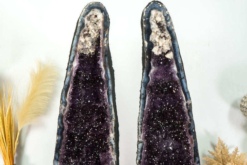 Fantastisches Paar Amethyst-Kathedralgeoden, mit Spitzenachat, violettem Amethyst und Calcit, große und hohe Geode