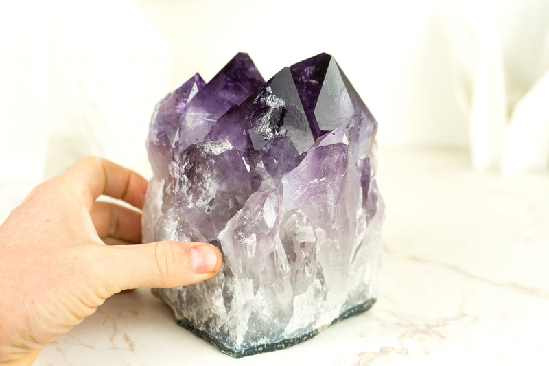 Dunkel gesättigter Amethyst-Cluster mit AAA-lila Amethyst-Druzy-Punkten