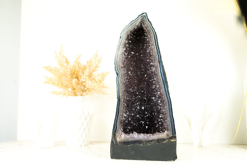 Natürliche blaue Spitzenachat-Geode mit funkelndem Lavendel-Amethyst