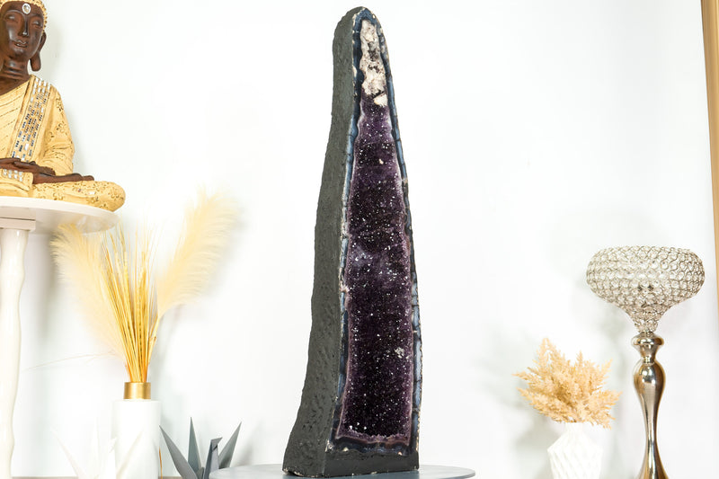 Fantastische Amethyst-Kathedralgeode, mit Spitzenachat, violettem Amethyst und Calcit, große und hohe Geode