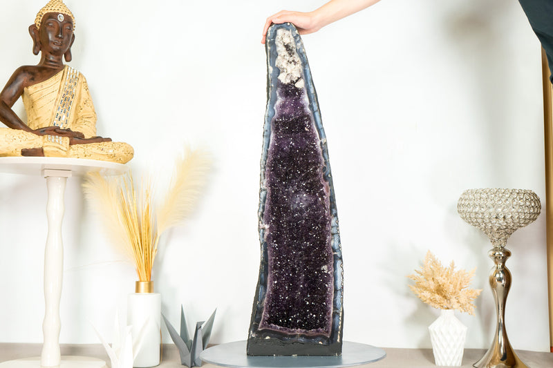Fantastische Amethyst-Kathedralgeode, mit Spitzenachat, violettem Amethyst und Calcit, große und hohe Geode