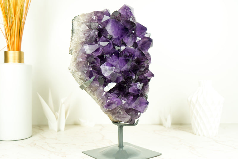 Großer Amethyst-Geodencluster mit sattem violett-lila Amethyst-Drusenstein der Güteklasse AAA