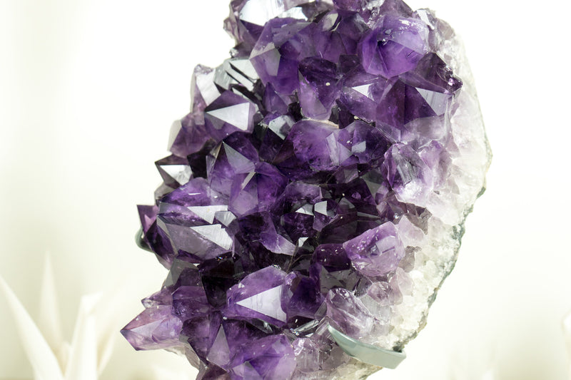 Großer Amethyst-Geodencluster mit sattem violett-lila Amethyst-Drusenstein der Güteklasse AAA