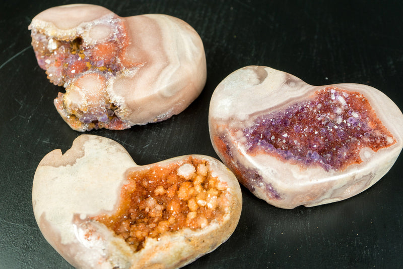 Set mit 3 hochwertigen rosa Amethyst-Herzen, natürlich, AAA-Rosa-Amethyst, flache Großhandelsbox – 2,3 kg – 5,0 lb