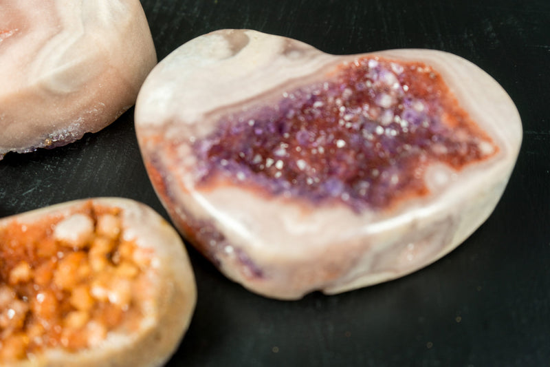 Set mit 3 hochwertigen rosa Amethyst-Herzen, natürlich, AAA-Rosa-Amethyst, flache Großhandelsbox – 2,3 kg – 5,0 lb