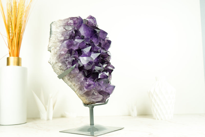 Großer Amethyst-Geodencluster mit sattem violett-lila Amethyst-Drusenstein der Güteklasse AAA