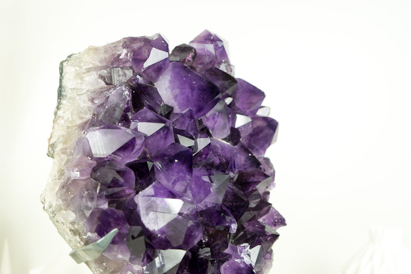 Großer Amethyst-Geodencluster mit sattem violett-lila Amethyst-Drusenstein der Güteklasse AAA